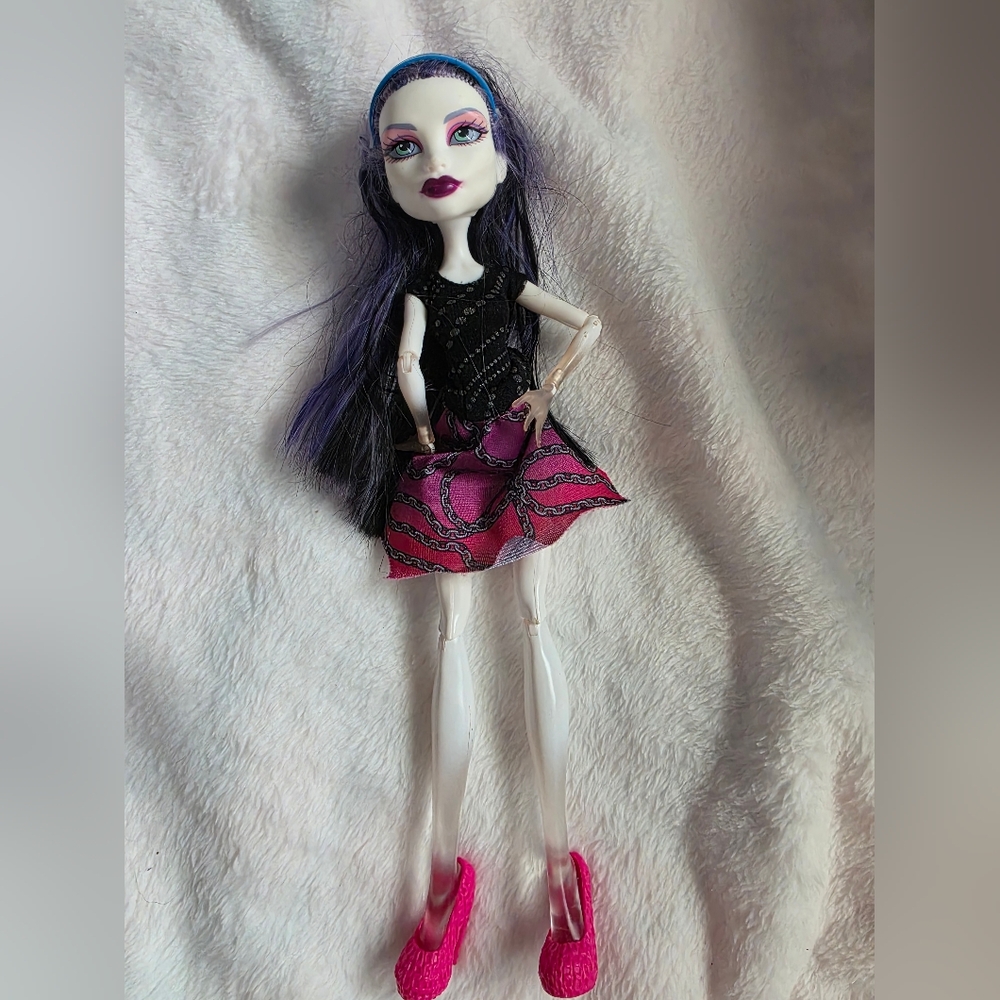 Monster High Spectra Vondergeist Ghoul Spirit Doll